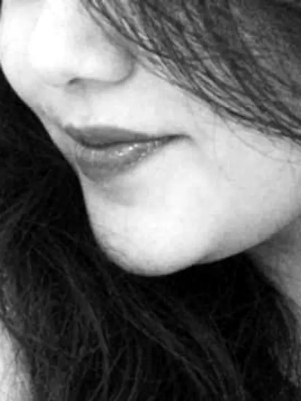 Black and white detail of Manu’s smile.